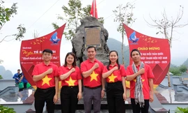 Đại biểu hành trình Tôi yêu Tổ quốc tôi tại di tích lịch sử quốc gia Đèo Lũng Lô