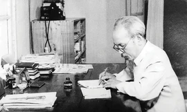 Bác Hồ viết báo tại Hà Nội