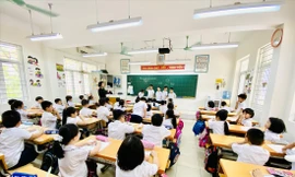 Sĩ số lớp học đông, ảnh hưởng rất lớn đến chất lượng dạy học