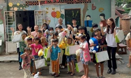 Những gấu bông cũ trở thành người bạn tinh thần đến với trẻ em kém may mắn