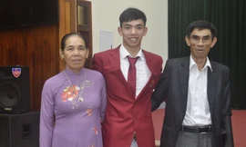Bố mẹ luôn sát cánh bên Nguyễn Huy Hoàng sau những thành tích đạt được 