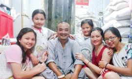 Gia đình anh Vũ Quốc Cường không khá giả, ở nhà thuê nhưng vẫn tích cực làm thiện nguyện