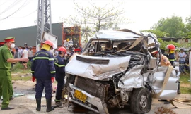 Hiện trường vụ tai nạn thảm khốc xe khách ngày 14/2