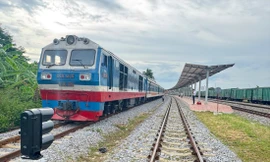 Đoàn tàu dừng ở ga Đông Hà