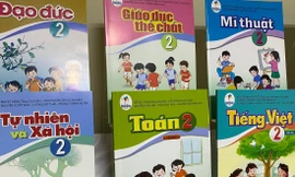 SGK mới vấp phải phản ứng dư luận vì giá bán quá cao ảnh: Quỳnh Anh 
