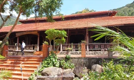 Một công trình trái phép ở bán đảo Sơn Trà chưa được tháo dỡ Ảnh: Nguyễn Thành 