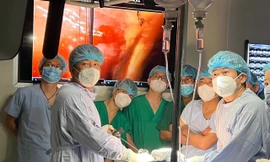 Kíp chuyên gia Nhật Bản và Bệnh viện K thực hiện ca mổ ung thư bằng hệ thống robot hiện đại nhất
