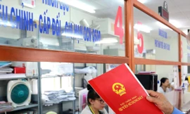 Người dân vẫn phải 'lót tay' khi làm thủ tục hành chính