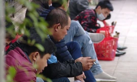 Người dân hút thuốc lá nơi công cộng sẽ bị xử phạt (ảnh minh họa)