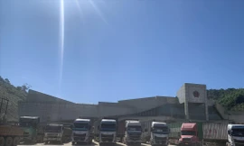 Toàn cảnh Cửa khẩu Cầu Treo tấp nập xe cộ cuối năm 