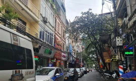 Phố Nguyễn Tuân ùn tắc cả vào buổi trưa