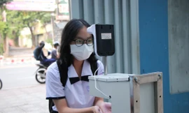 Hôm nay (7/2), học sinh từ lớp 7-12 các địa phương quay lại trường học. Ảnh: Trọng Tài 