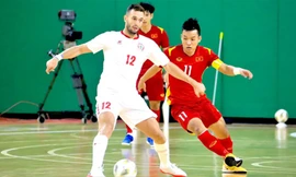 Đội tuyển futsal Việt Nam (áo đỏ) sẽ tái lập kỳ tích giành vé dự World Cup? ảnh: AFC
