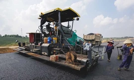 Đoạn cao tốc Mai Sơn - Quốc lộ 45 đang “căng thẳng” về tiến độ để có thể đạt mục tiêu hoàn thành cuối năm Ảnh: Vũ Quang 