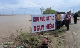 Đê biển Bạc Liêu tiếp tục sạt lở, nguy cơ vỡ