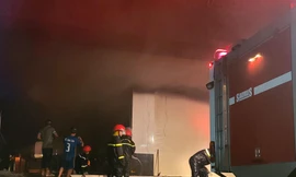 Nghi vấn trẻ em nghịch lửa khiến cửa hàng trang trí nội thất cháy lớn