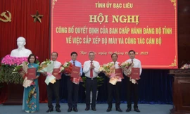 Bạc Liêu công bố các quyết định sắp xếp bộ máy và công tác cán bộ