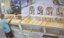 Cà Mau: Vờ hỏi mua rồi cầm nhẫn 5 chỉ vàng của tiệm bỏ chạy