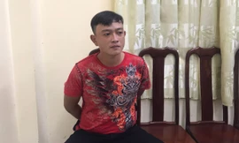 Clip: Khống chế, bắt giữ nghi phạm sát hại 3 người ở Cà Mau