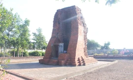 Tháp cổ nghìn năm độc bản tại Bạc Liêu