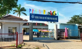 Nữ sinh ở Bạc Liêu bị bạn đánh vào đầu bằng nón bảo hiểm 