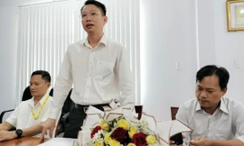 Vụ án oan camera 'nhòm' nhà hàng xóm: Hoãn tòa vì bị đơn Viện kiểm sát vắng mặt