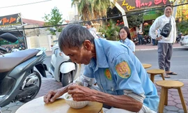 Tiệm mì 1.000 đồng cho người nghèo giữa lòng TP. Cà Mau