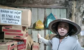 Nâng cấp chợ, tiểu thương tố bị chặn lối thoát hiểm