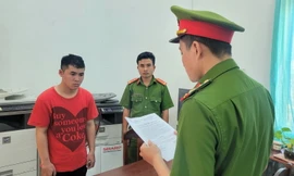 Đi thu tiền hàng cho công ty rồi chiếm đoạt gần 300 triệu đồng