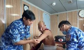 Cấp cứu ngư dân bị bỏng nặng trên biển