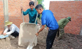 Tuổi trẻ Cà Mau giúp người dân xóa nhà tạm, nhà dột nát