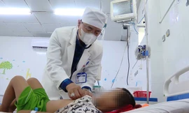 4 trẻ em ăn phải mì tôm có trộn thuốc diệt chuột