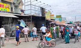 Chủ tịch Cà Mau yêu cầu làm rõ nguyên nhân vụ cháy 3 nhà dân