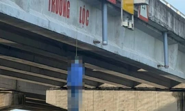 Phát hiện thi thể người đàn ông treo lơ lửng trên cầu