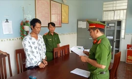 Đâm hàng xóm vì nói chuyện ồn ào