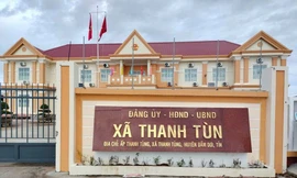 Khiển trách bí thư xã ở Cà Mau gỡ máy lạnh cơ quan đem về nhà