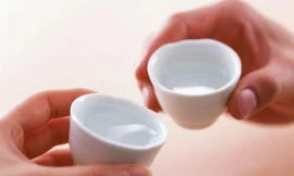 Hai vợ chồng tử vong, con nguy kịch nghi ngộ độc rượu ngày Tết: Nhậu liên tục nhiều ngày