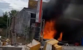 Cháy lớn kho chứa bia, nước ngọt