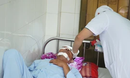 Cánh quạt máy bay không người lái chém gãy xương mũi người đi đường