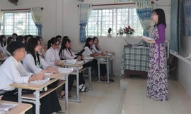 Say đắm môn Văn qua giọng cải lương của cô giáo 'tài tử'