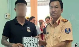 Cà Mau có thêm người bấm được biển số 'ngũ quý' 777.77