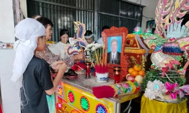 Mẹ bị sét đánh tử vong, cha đột ngột qua đời, bé 11 tuổi mồ côi