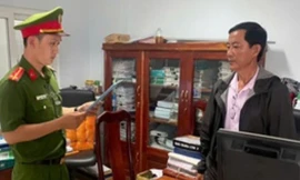 Khởi tố 2 nguyên cán bộ thuế ở Cà Mau
