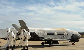 Một chiếc X-37B sau khi hạ cánh. Ảnh: Universe Today.