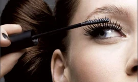 Mascara từng được làm từ... phân cá sấu