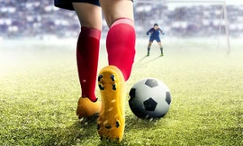 Chỉ vì một cầu thủ có màu tóc “không đủ đen”, cả đội bóng đá nữ trường đại học bị xử thua