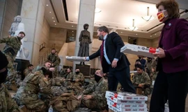 “Vấn đề” bất ngờ và thú vị mà Vệ binh Quốc gia bảo vệ Điện Capitol gặp phải, khiến họ phải ra thông báo mới