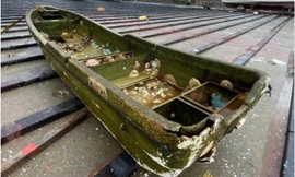 Đúng 9 năm 9 tháng sau thảm họa sóng thần, con thuyền từng bị cuốn trôi bỗng dạt về “nhà“