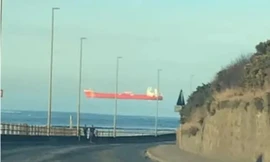 Nhiều người kinh ngạc khi nhìn thấy con tàu trôi lơ lửng ở lưng chừng trời, sự thật là gì?