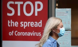 Nước Anh rơi vào “mắt bão” COVID-19: Mở lại các bệnh viện khẩn cấp, đóng cửa trường học